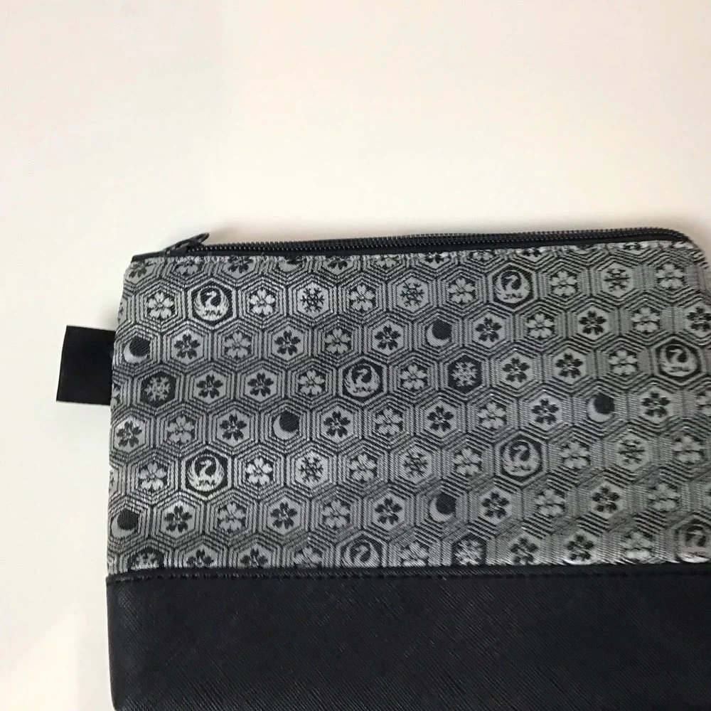 Tatsumura silk amenities bag.